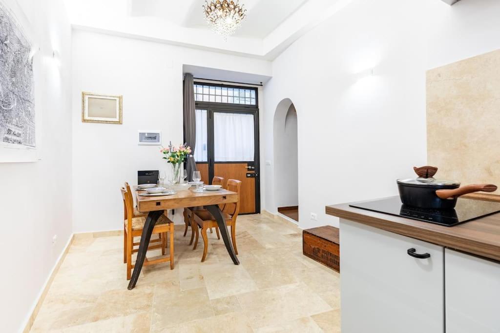 Bottega Augustea Duplex Apartment In Monti โรม ภายนอก รูปภาพ